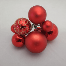 Load image into Gallery viewer, Traditional Wreath Decorator Kit
